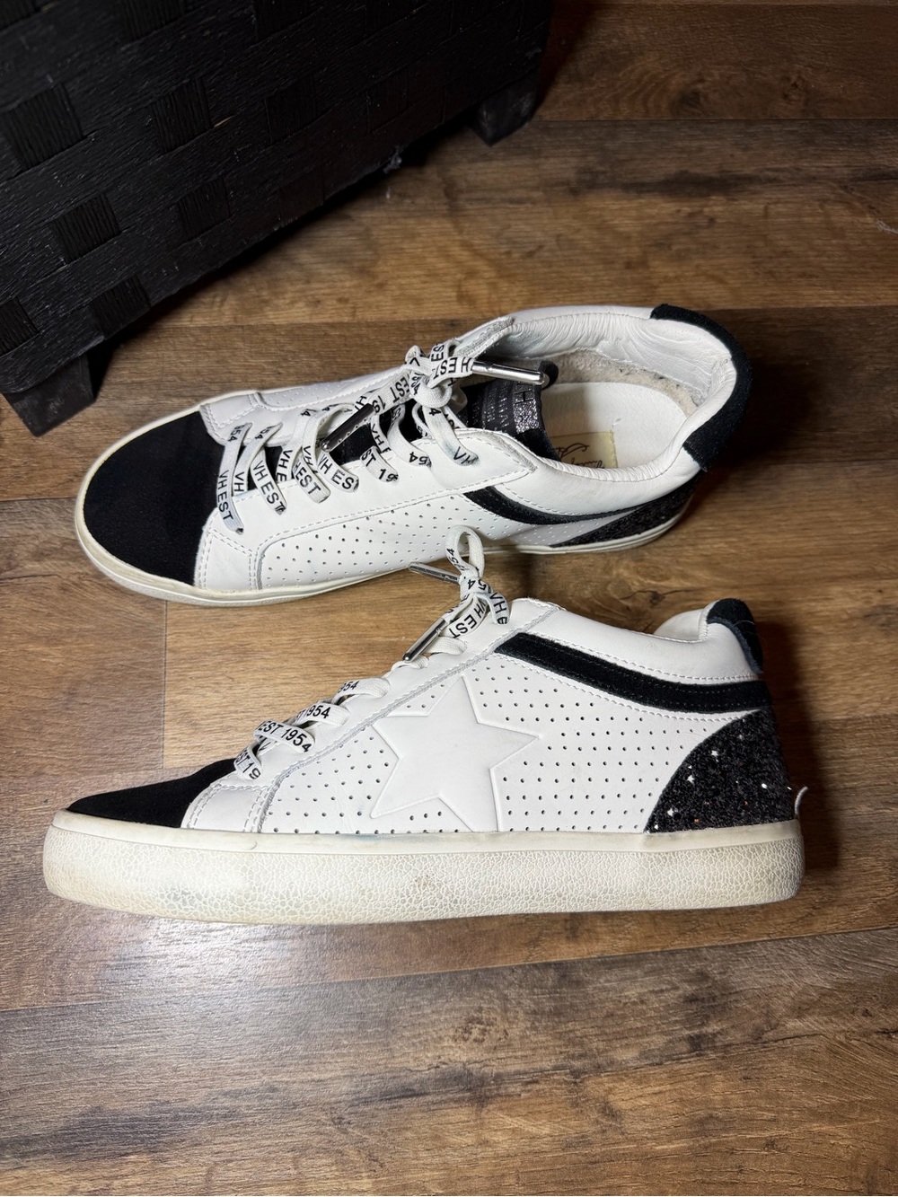 Vintage Havana White and Black Star Accent Low-Top Sneakers